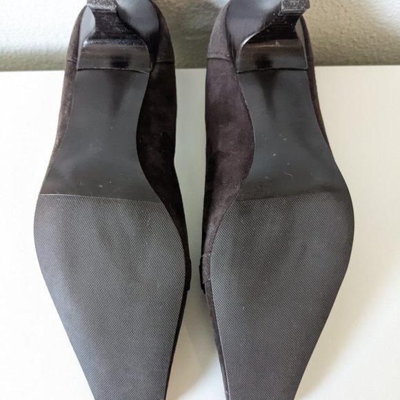 ANN TAYLOR- Brown Suede Pump with Brass Buckle - Picture 5 of 6